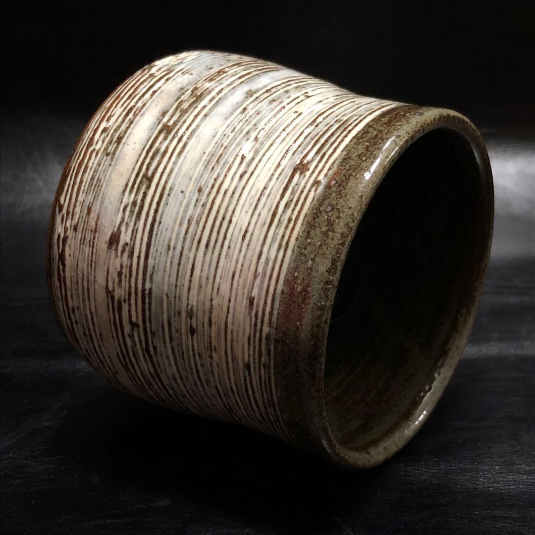 遺品整理◇蔵から横縞の紋様が美しい雰囲気の良い湯呑み茶碗が出て来た