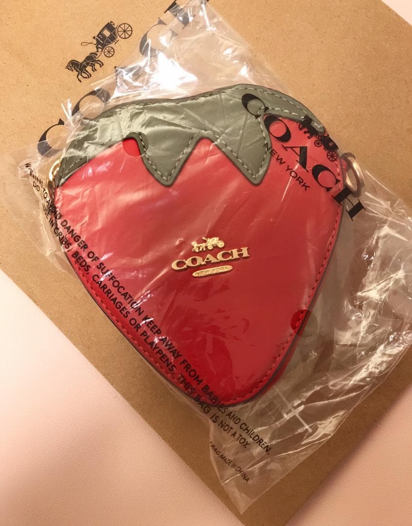 新品coach  ケース ストロベリー