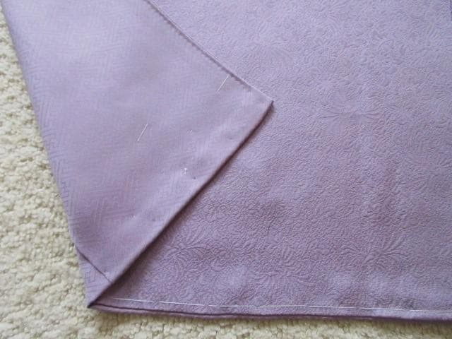 色無地着物：藤色：正絹：花地模様：小柄：11号：美品：しつけ糸