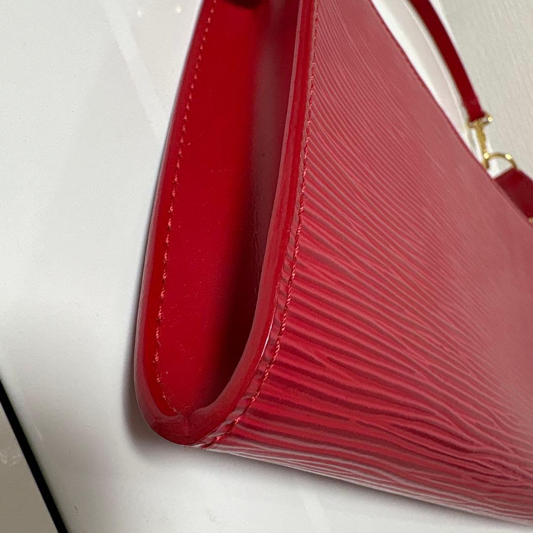 ルイヴィトン　エピ　アクセソワール　アクセサリーポーチ　レッド　赤