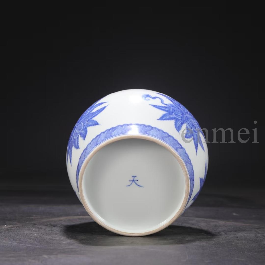 中国古美術・明成化年製款・青花磁団花果紋天字