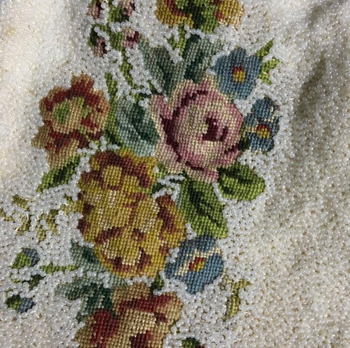 60年代ビンテージ フランス・プチポワン花刺繍マイクロビーズがま口パーティバッグ