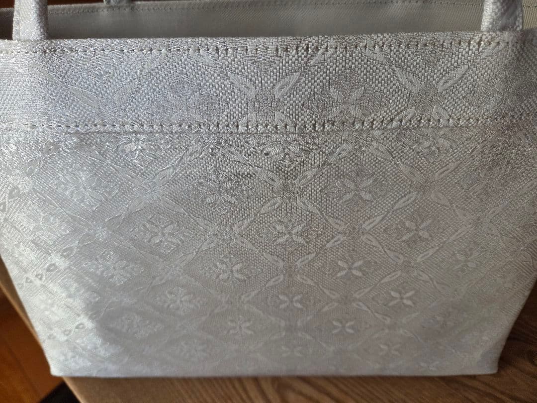 和装トートバッグ A4 銀地 飾り襷花菱文 着物用サブバッグ 正絹帯地