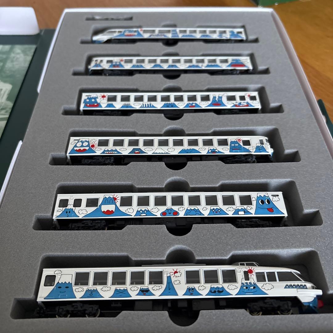 新同】KATO 10-238 富士急行2000系「フジサン特急」6両セット② - メルカリ