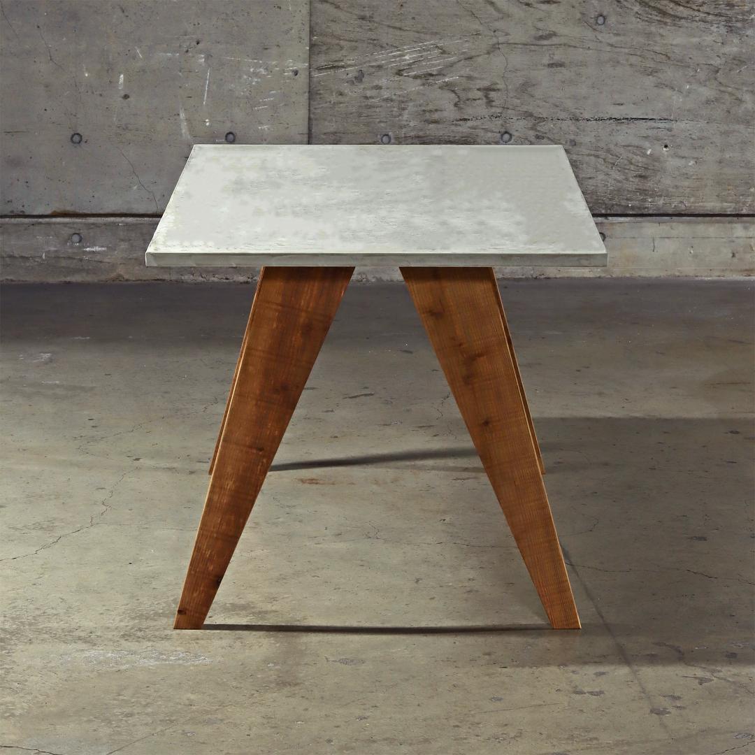 ダイニングテーブル｜ライトグレー｜横幅150cm｜奥行80cm｜薄塗りモルタル