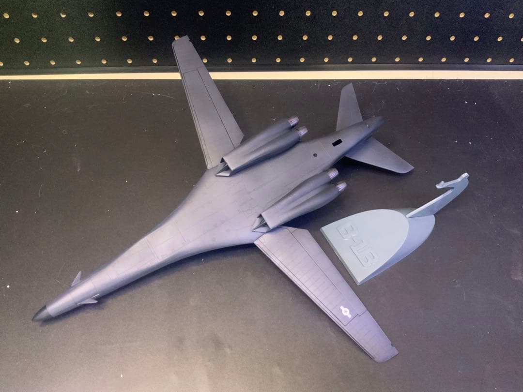 1/144スケールB1bランサー完成品