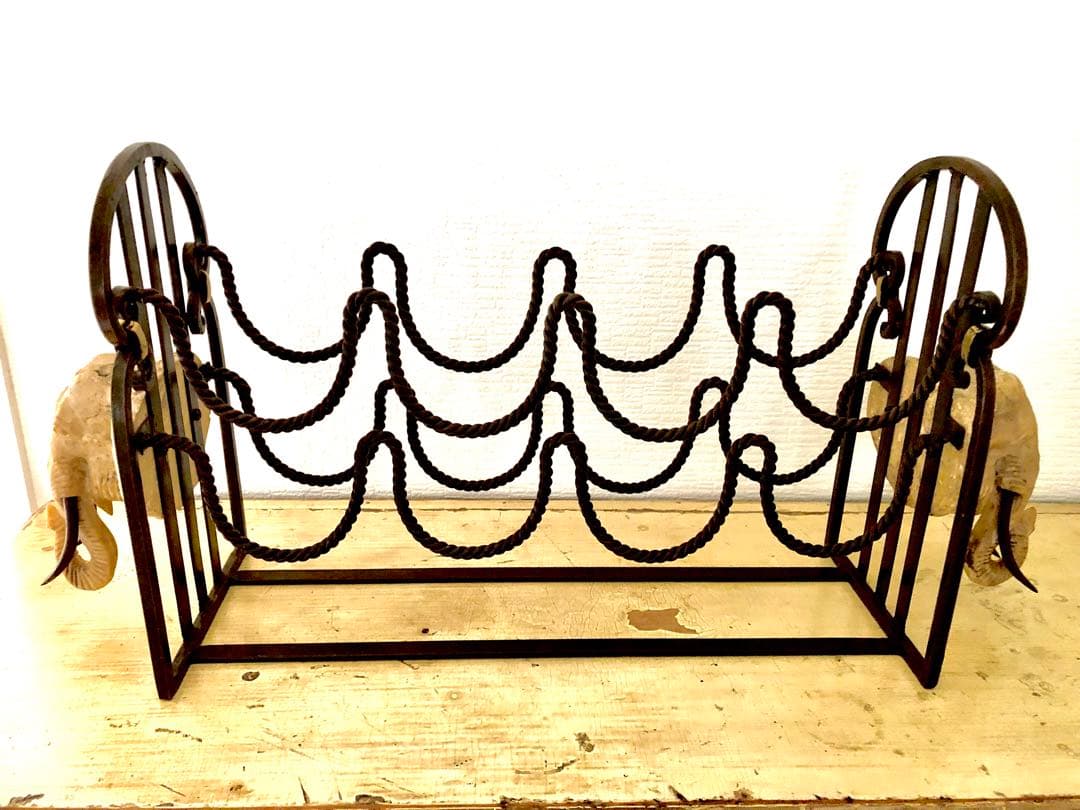 レア・アンティーク】アイアンラック 石像彫刻 ワインラック 8本収納可
