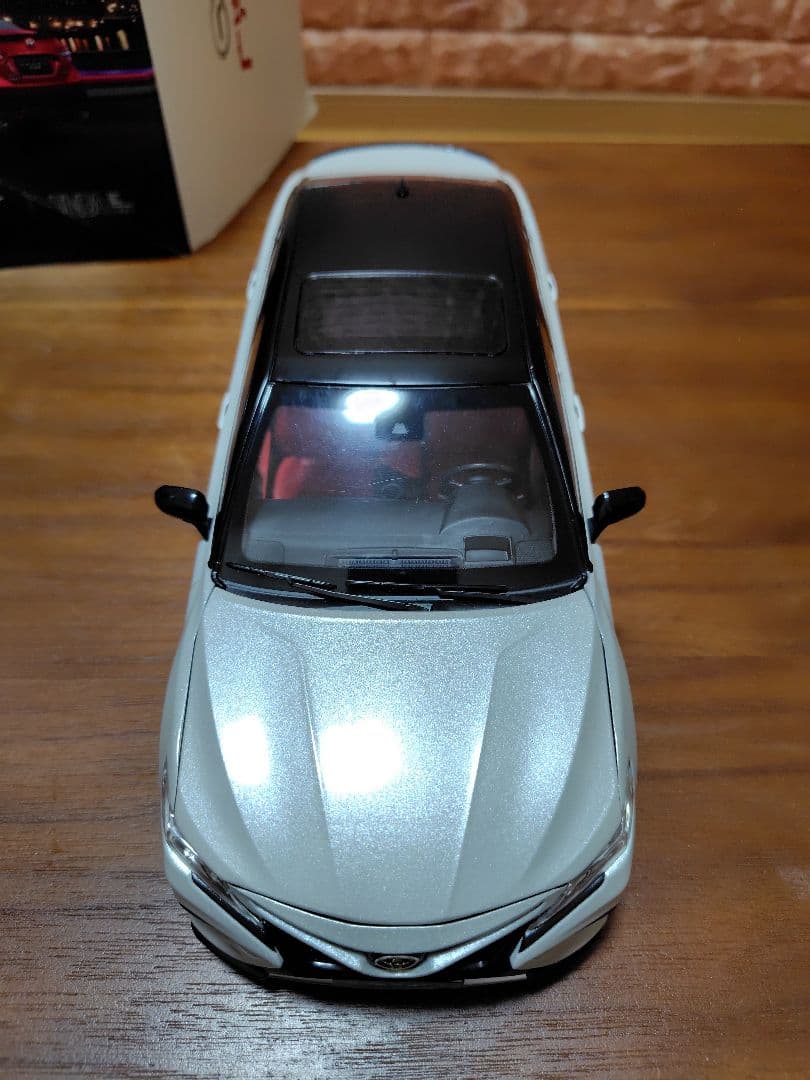 やっしー　トヨタ　カムリ 　70系　1/18　ミニカー　模型