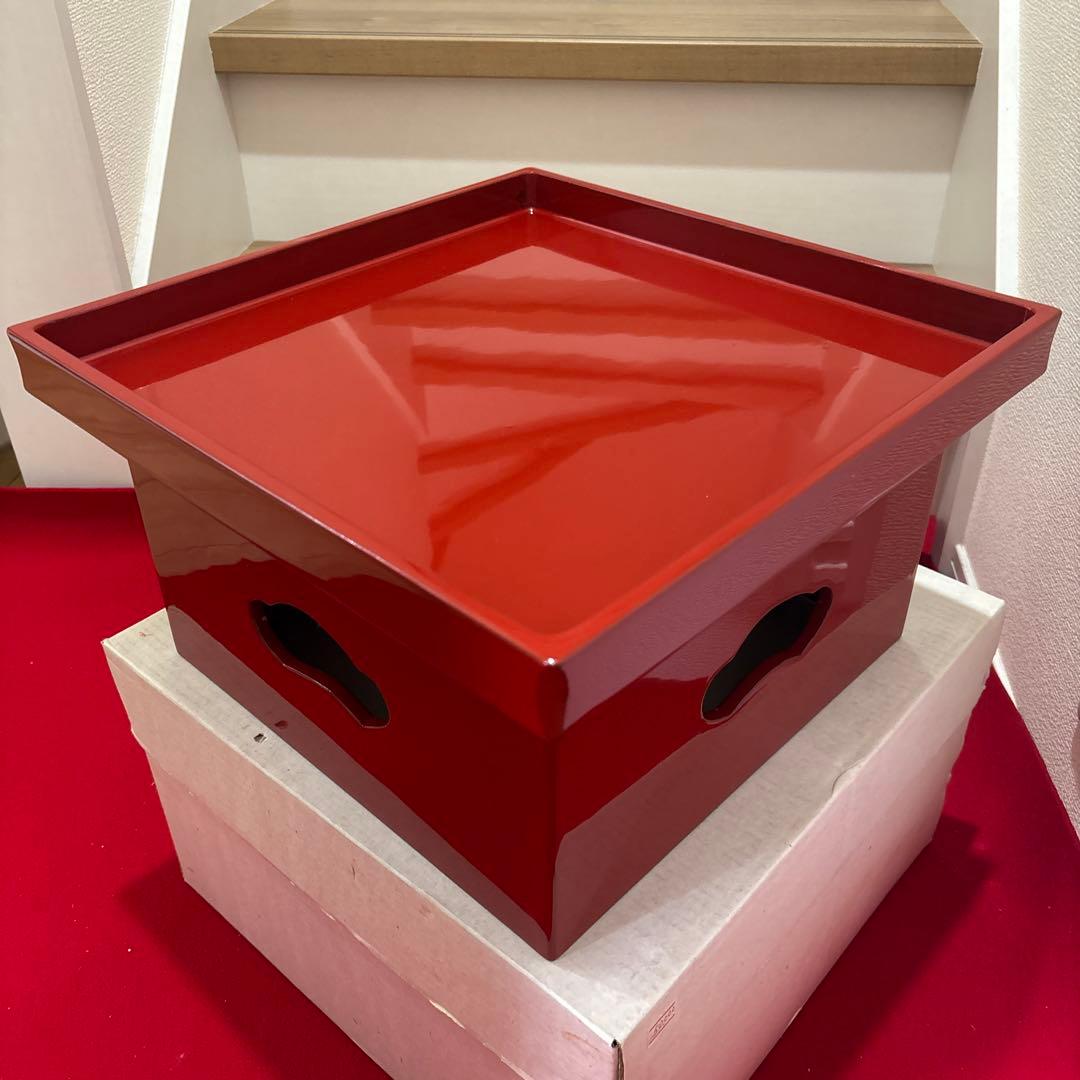 朱漆 時代 朱塗 漆器 赤い漆器の四角い膳 取っ手付き
