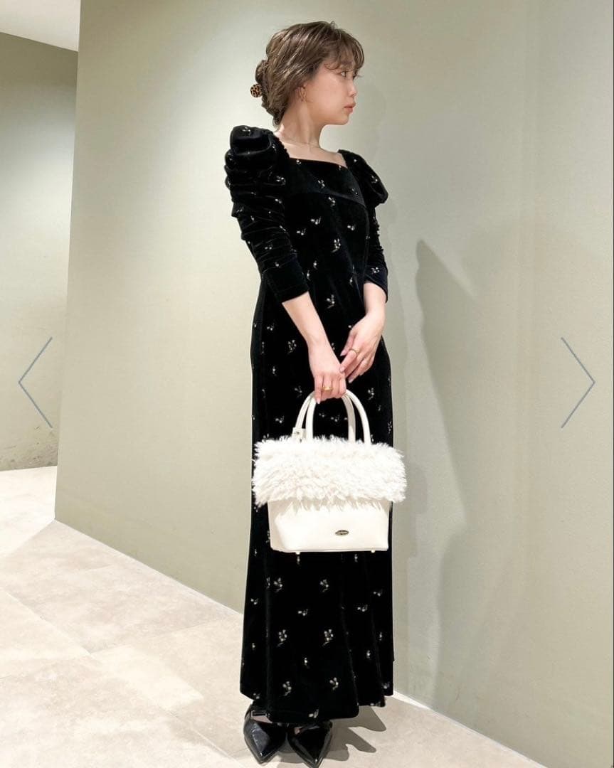 LILY BROWN エンブロイダリーフラワーベロアワンピース ブラック