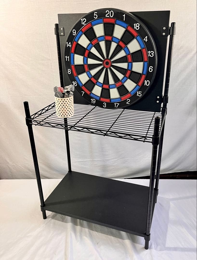 ② ダーツボード スチールラック ダーツスタンド ② ダーツボード スチールラック ダーツスタンド 閉めればスッキリ隠す