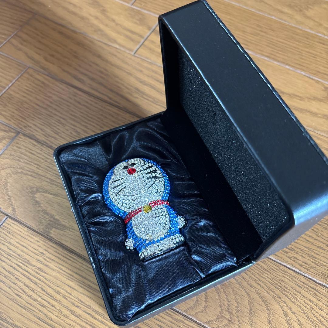 ドラえもん　スワロフスキー製クリスタルフィギュア