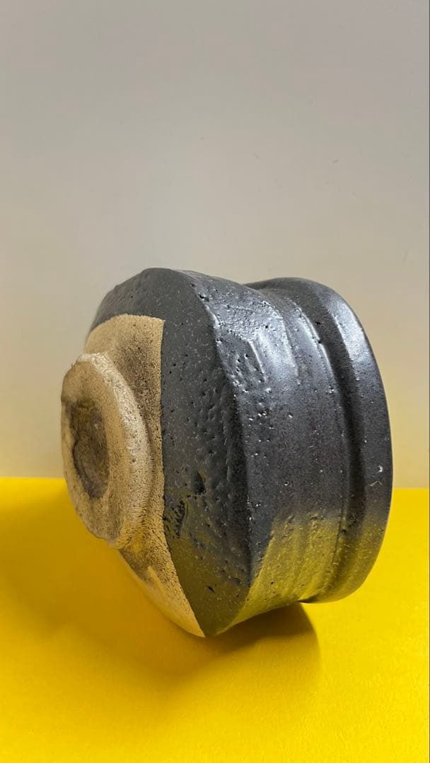 瀬戸黒沓織部茶碗桐箱入 作者不詳 値下げしました。 - メルカリ