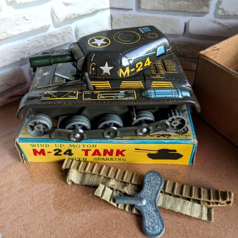 ゼンマイ式ブリキ戦車M-24 TANK 火花出る！ - メルカリ