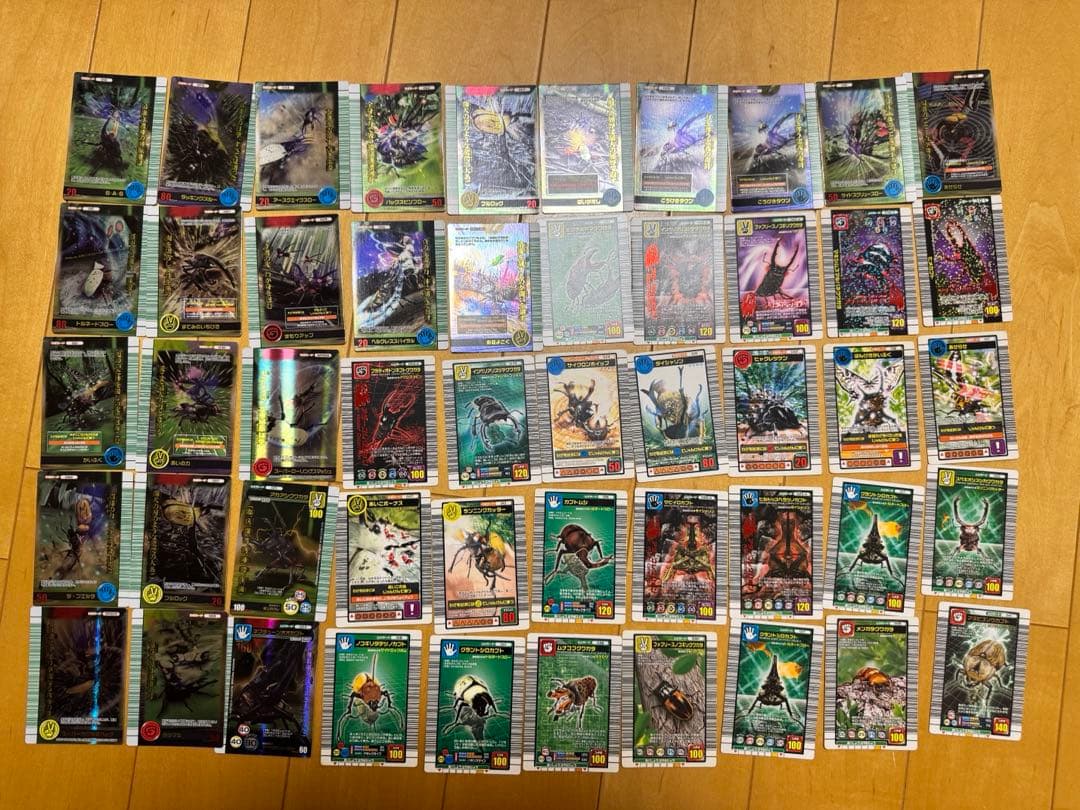 ムシキングカード 300枚＋おまけ まとめ売り - メルカリ