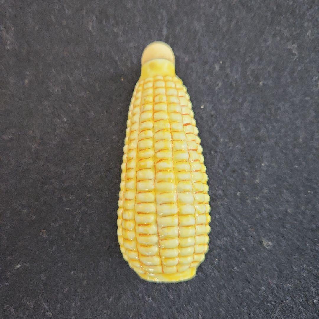 鼻烟壺‥磁器製トウモロコシ形 鼻烟壺‥磁器製トウモロコシ形 鼻烟壺‥磁器製トウモロコシ形 鼻烟壺