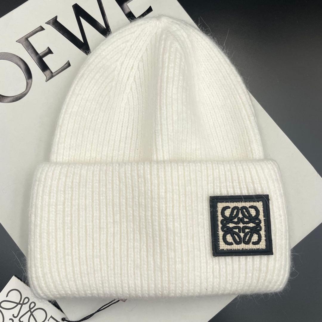 未使用☆ロエベ ニット帽 カシミヤ混 ロゴ レディース ホワイト - メルカリ