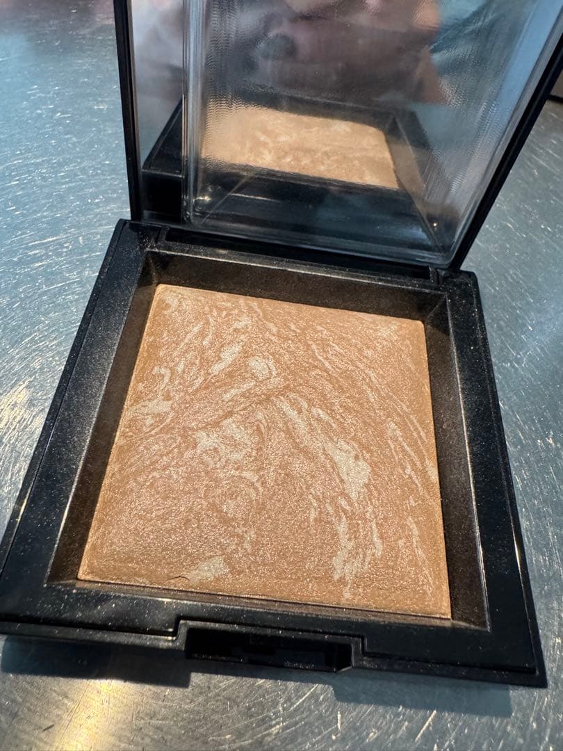 複数ブランドのパウダーチークとハイライトセット