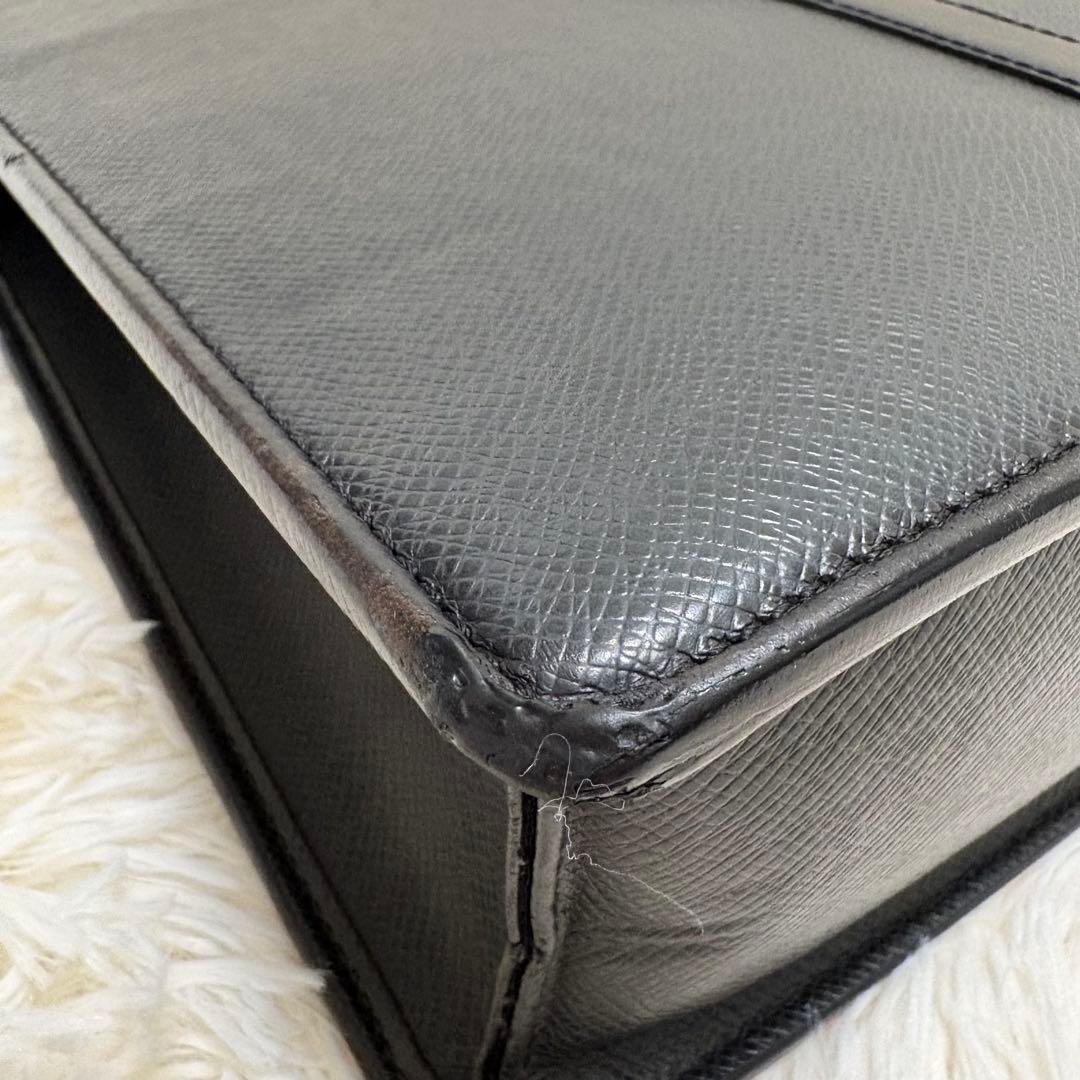 ルイ・ヴィトン タイガ ポルトドキュマンロザン ビジネスバッグ 人気 高級