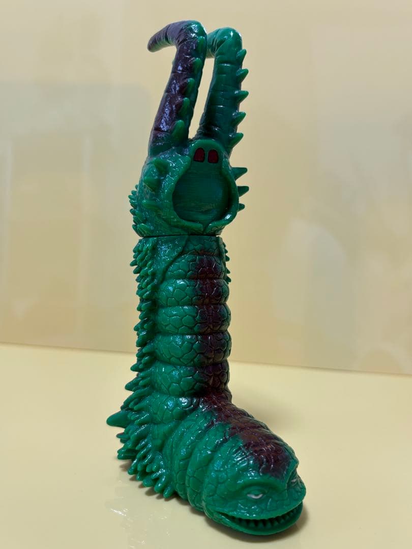 昭和レトロ　３６年前バンダイ日本製帰って来たウルトラマン登場古代怪獣ツインテール