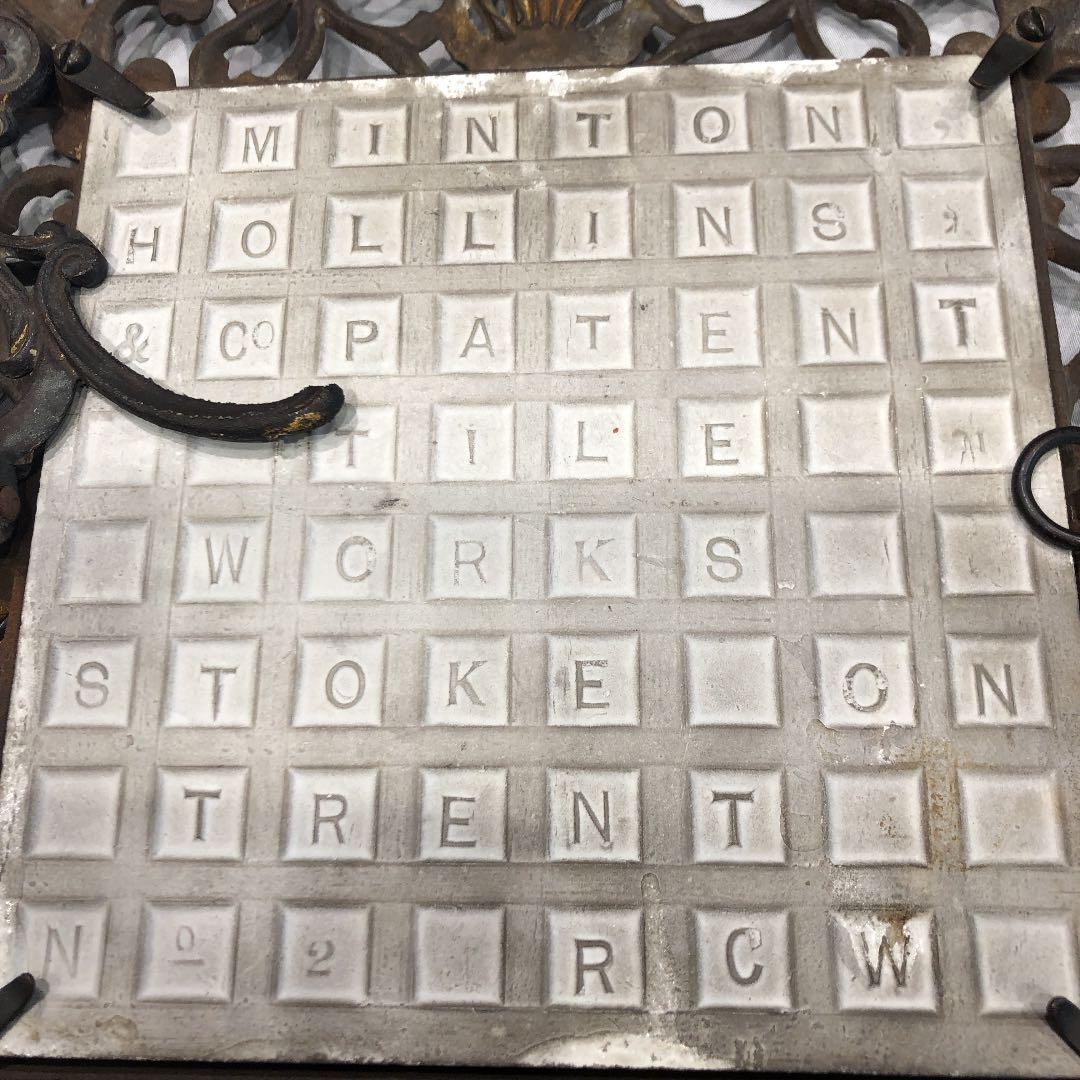 1800年代真鍮フレーム入り ミントンベニスの商人 イギリスアンティーク