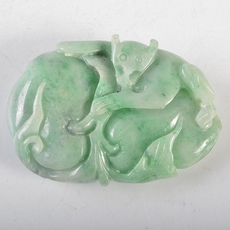 中国 玉石翡翠彫刻 神獣果実刻 根付 紙鎮 置物 C R5855 - メルカリ