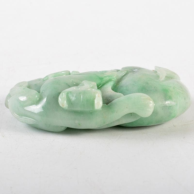 中国 玉石翡翠彫刻 神獣果実刻 根付 紙鎮 置物 C R5855 - メルカリ