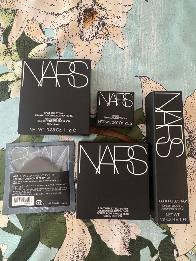 NARS クッションファンデーション 、ケース、化粧下地、おまけのチーク