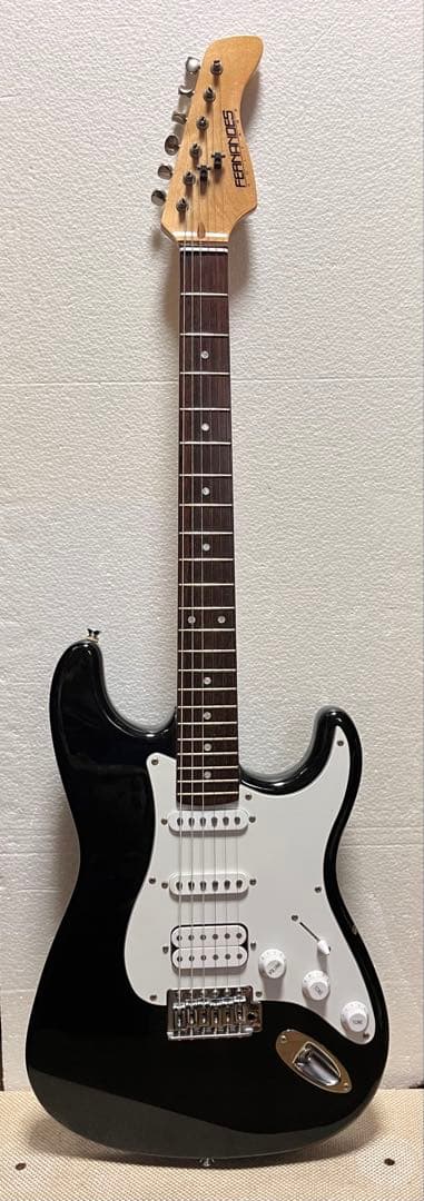 フェルナンデスSSHストラトキャスター　Fernandes FERNANDES SSHストラトキャスター 初心者セットありオマケ付き