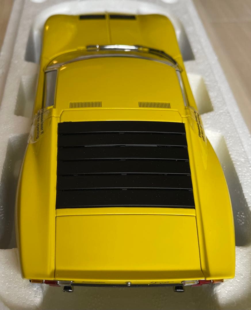 絶版新品　オートアート1/18 ランボルギーニ　ミウラP400SV イエロー