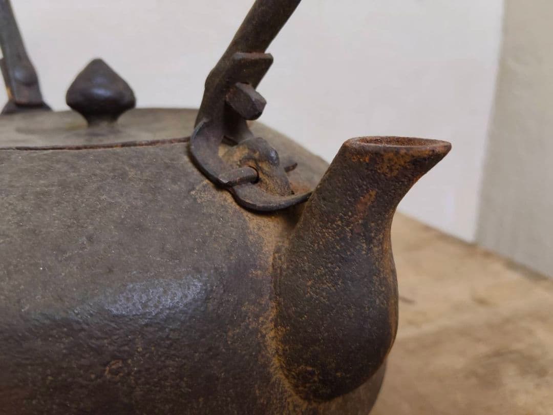 ★南部釜師 及川鉄作 雲龍紋平丸形鉄瓶 茶道具