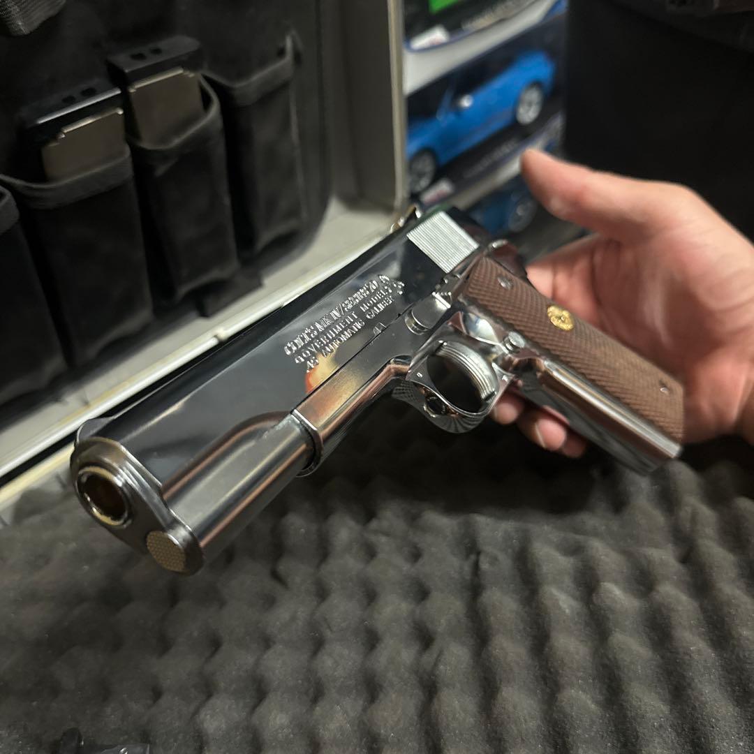 コルトガバメント 1911 クロームモデル
