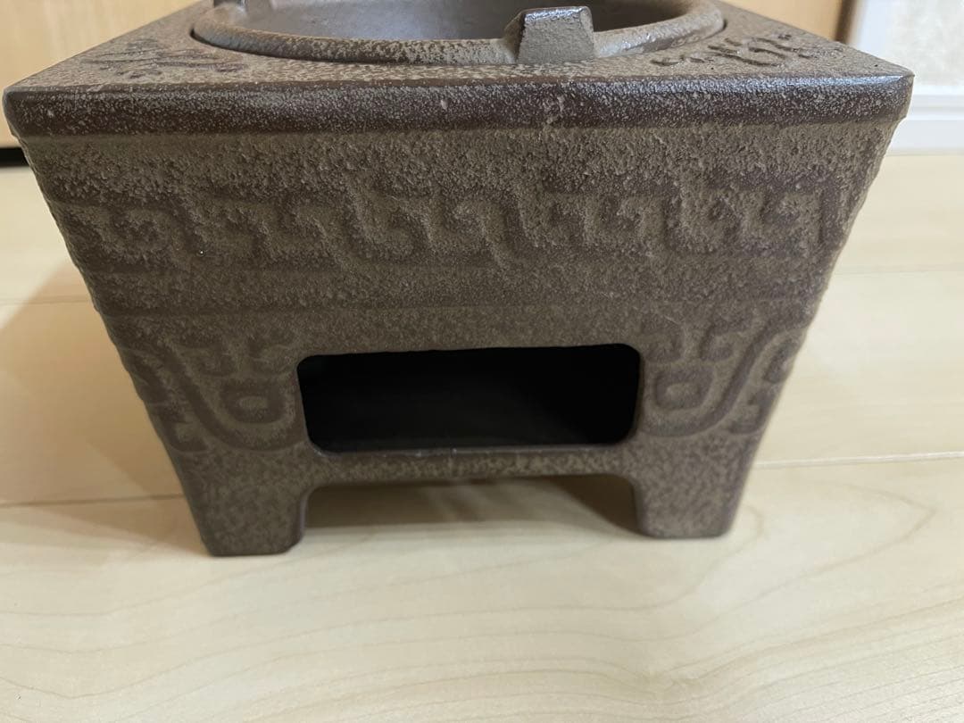 金箔装飾の四角形火鉢