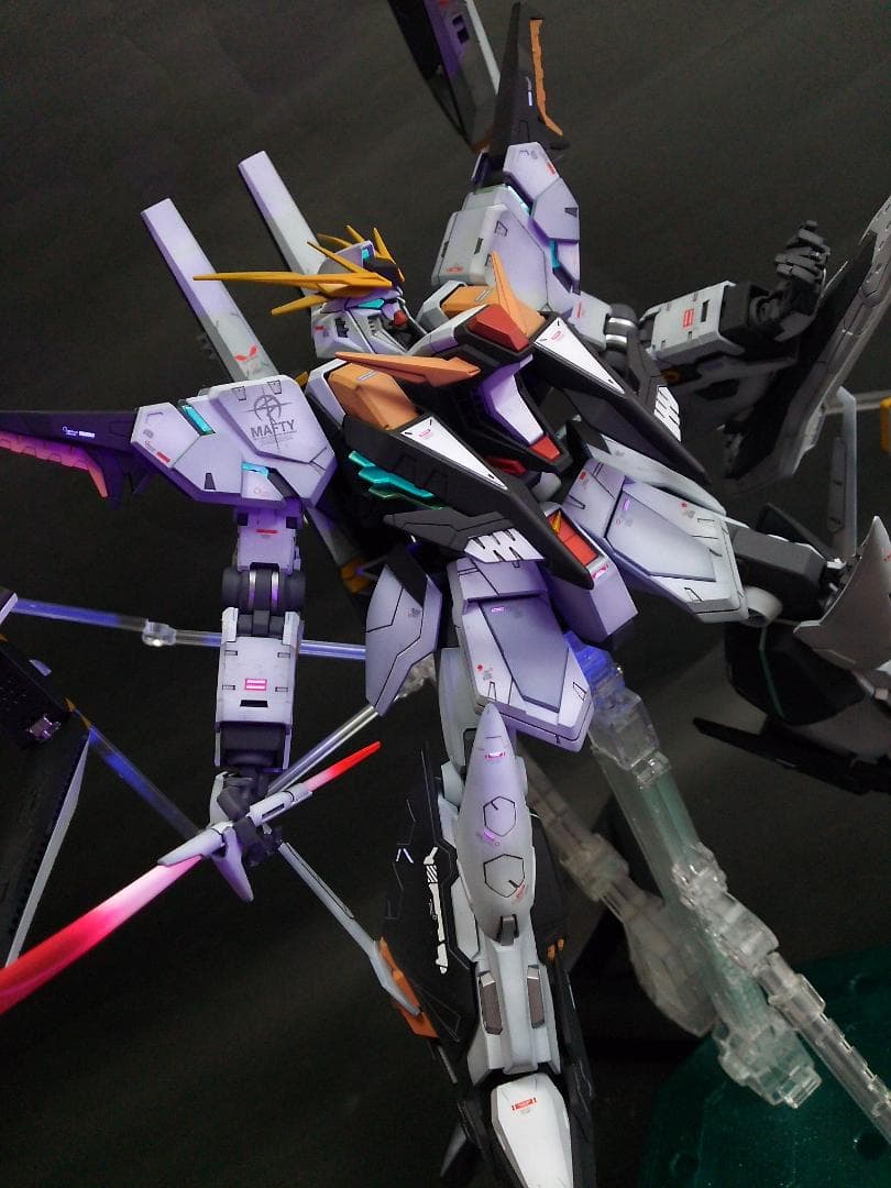 MG ニュークスィーガンダム  完成塗装品