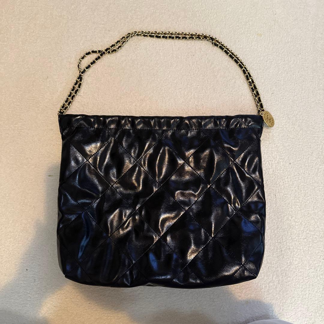 ゆう ブラックノベルティ レザー ショルダーバッグ