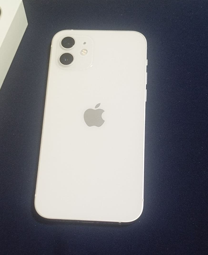 バッテリー100％ 超美品 Apple iPhone 12 ホワイト 本体