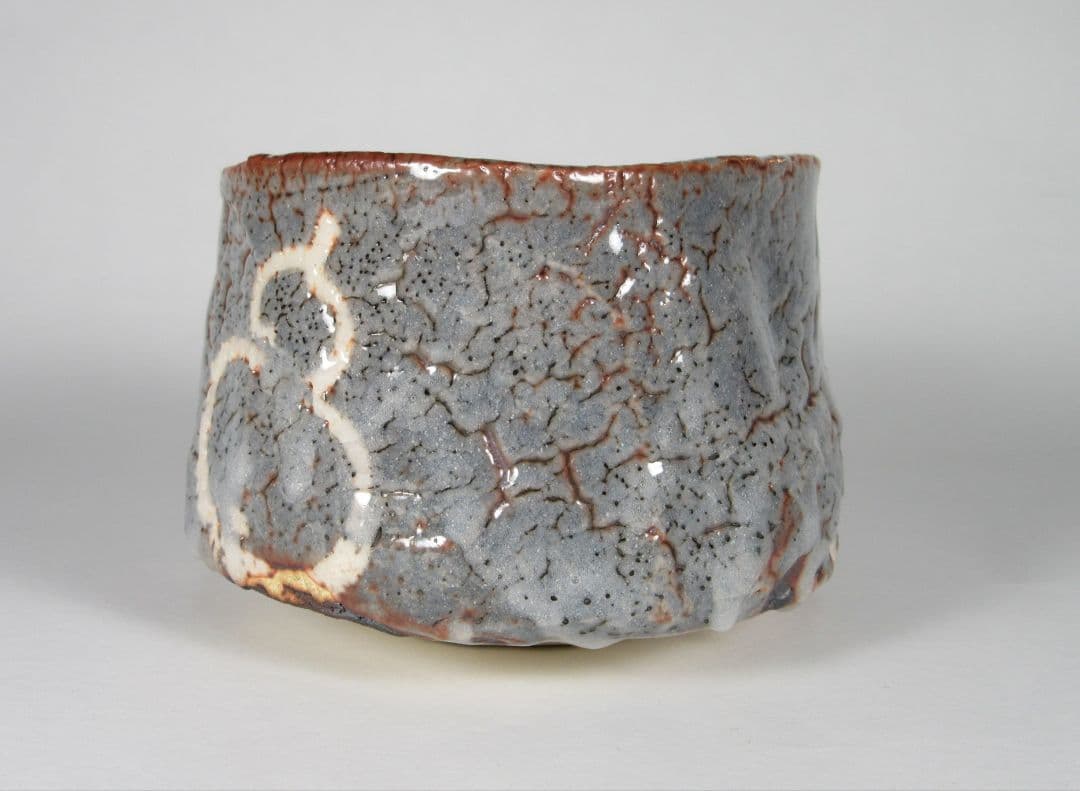 希少品！【若尾利貞】鼠志野茶碗（共箱、仕覆、陶歴書）。