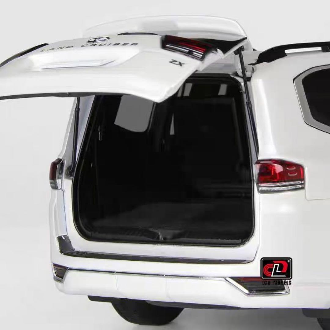 新発売 LCD 1/18 トヨタ ランドクルーザー 全開閉 ミニカー ホワイト