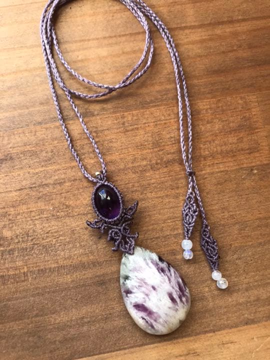 天然石 アメジスト×エンジェルフェザーフローライト マクラメネックレス
