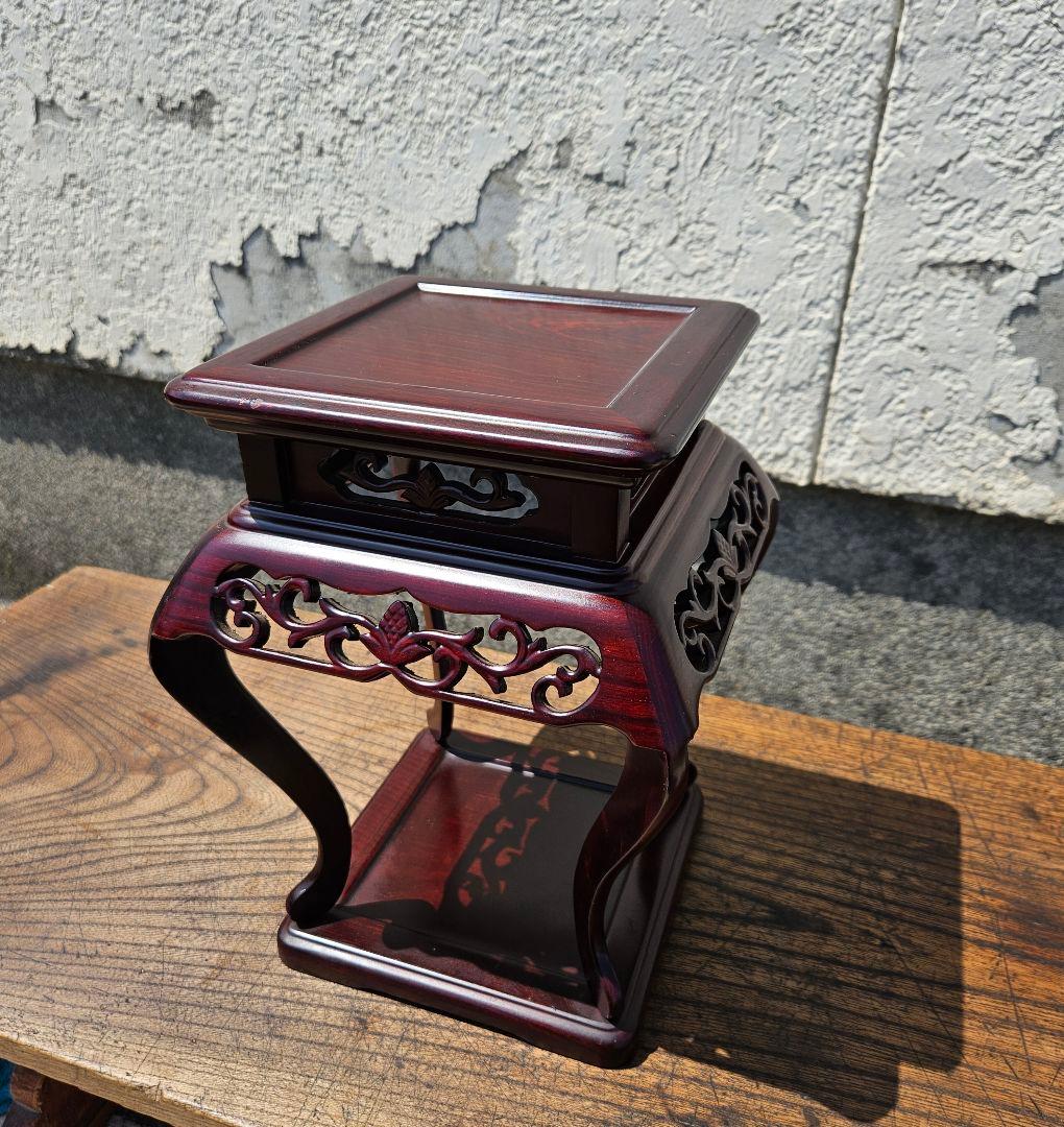 唐木の飾り台 紫檀 無垢材 木製 花台 透かし彫り 香炉台 中国 木彫り 盆栽