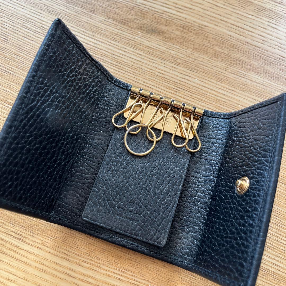 GUCCI ブラックレザー キーケース GGロゴ