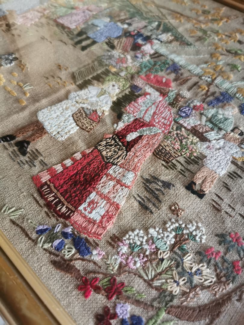 アンティーク ニードルポイント刺繍 ガラス額装 マルシェ 朝市の賑わい
