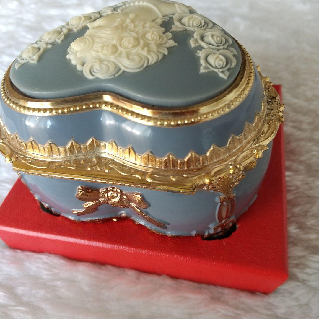 新品オルゴール(愛の讃歌)ハート型気品、緻密な装飾、ゴージャス、宝石入れ/日本製