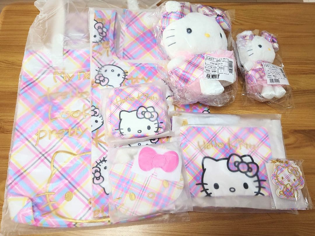 ハローキティ ドレスタータンチェックシリーズ 9点セット - メルカリ