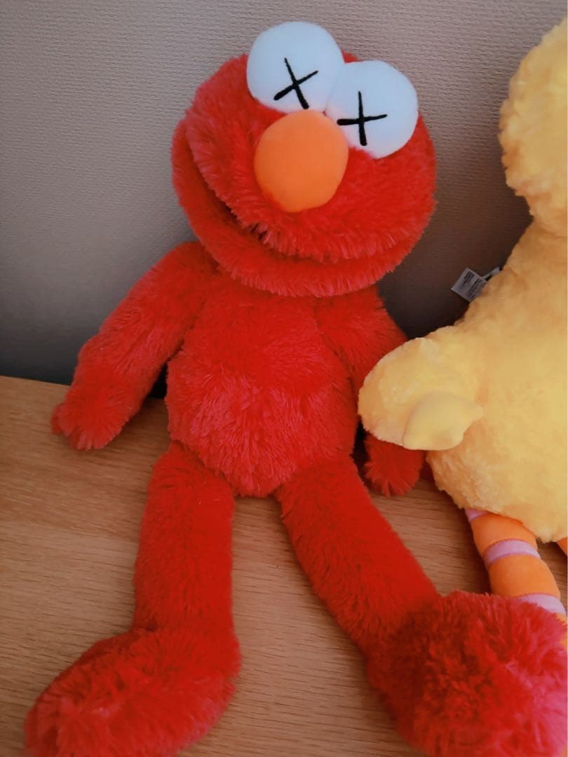 ユニクロ Uniqlo × Kaws セサミストリート ぬいぐるみ新品
