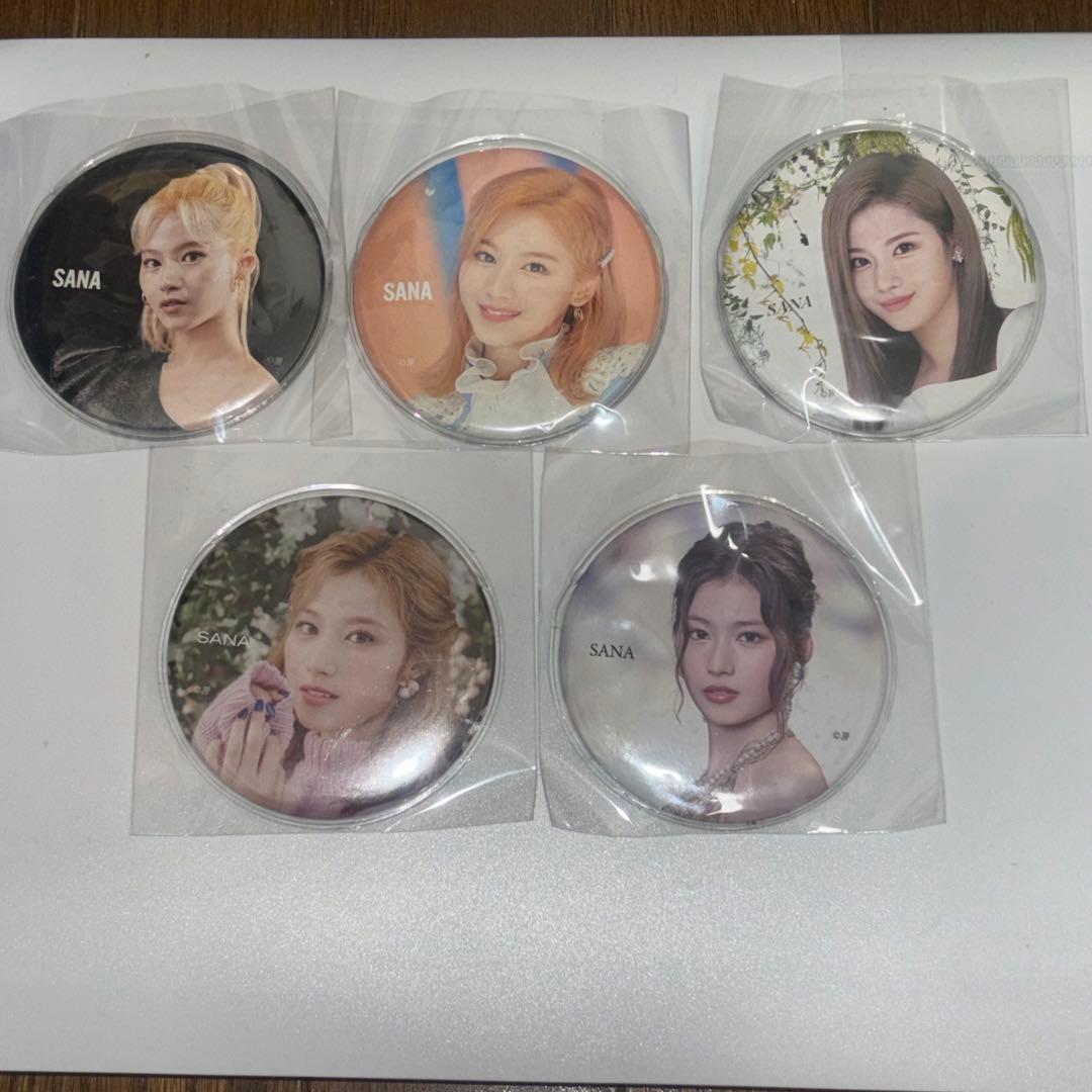 即購入可】TWICE サナ 缶バッジセット - メルカリ
