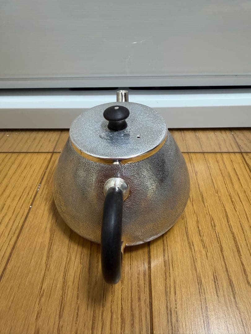 純銀製 鳥と枝図 片面意匠彫 銀製急須 小振り 煎茶道具｜2026