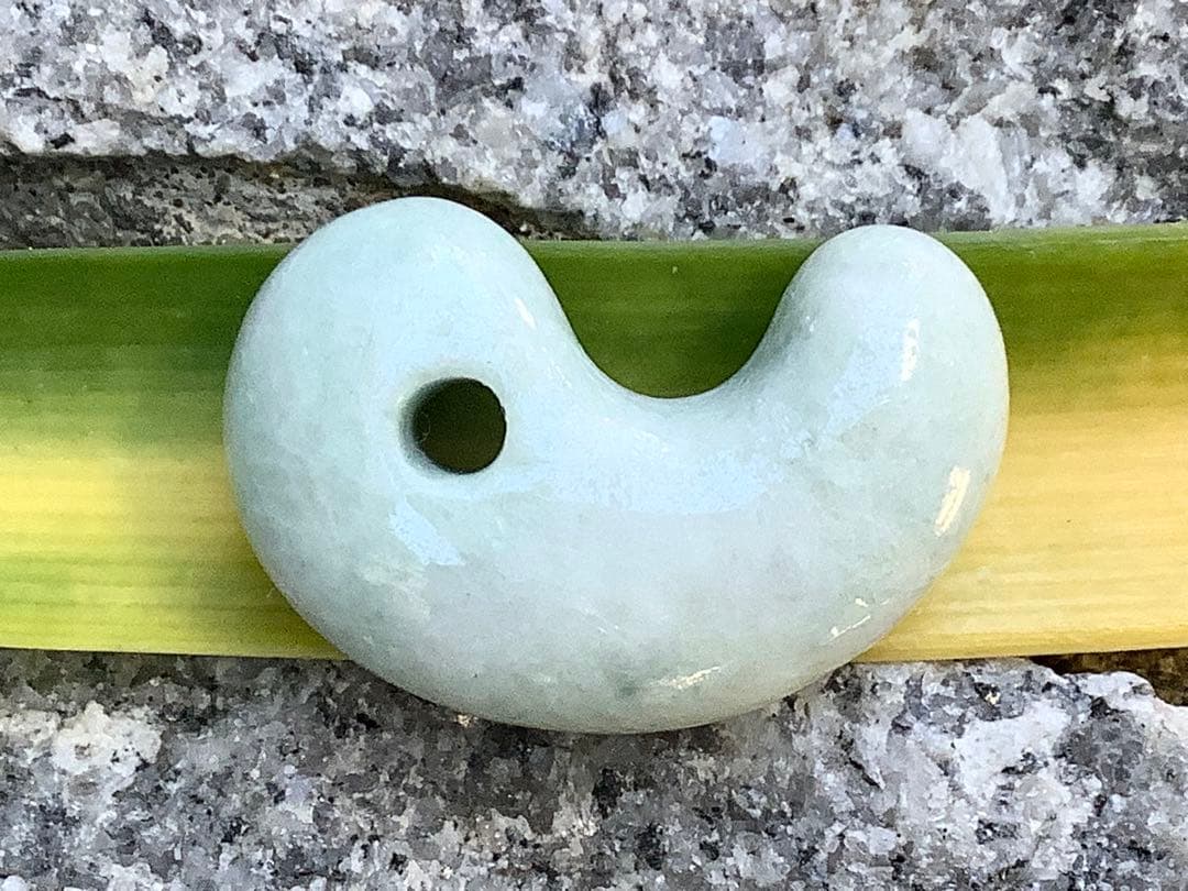 神からのパワ 宿る縁起物を 糸魚川翡翠ジェダイト 本物の勾玉 機械鑑定鑑別