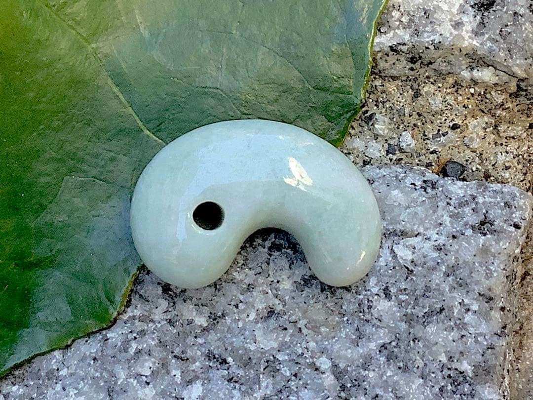 神からのパワ 宿る縁起物を 糸魚川翡翠ジェダイト 本物の勾玉 機械鑑定鑑別