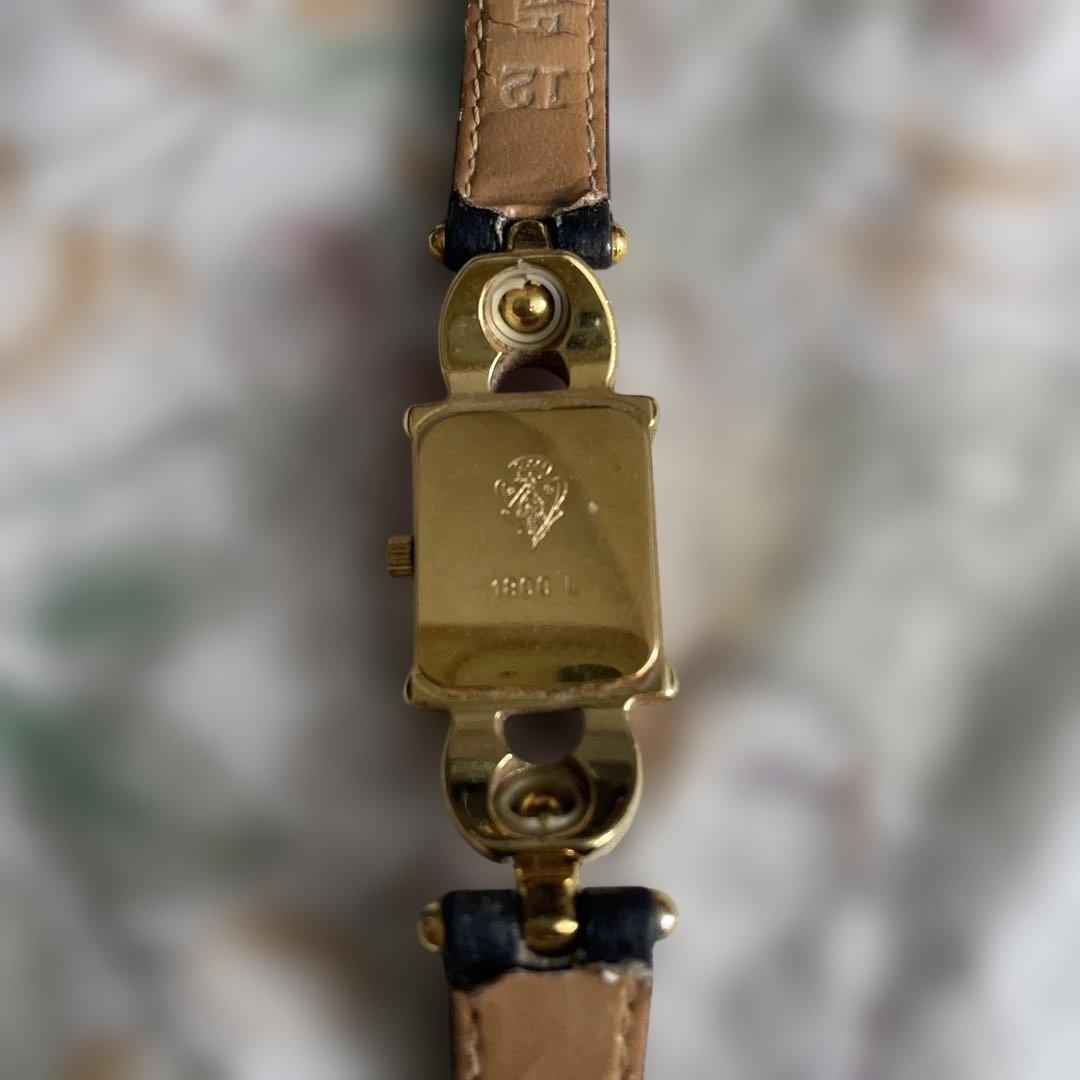 GUCCI レディース ゴールド ブラック レザー 腕時計 スクエア 不動